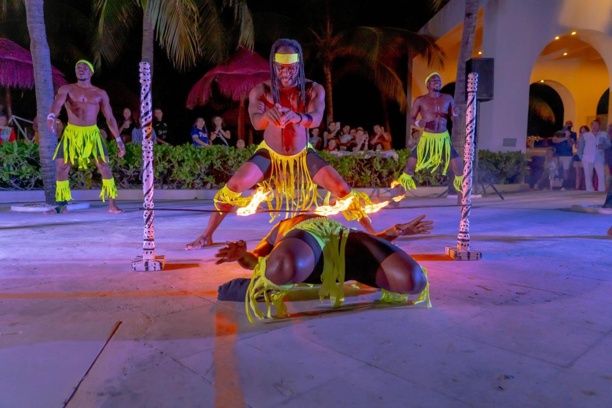 Oasis Palm Hotell Cancún Exteriör bild